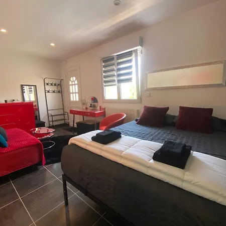 Independant Rdc, Parking Prive & Wi-fi Debit Apartament