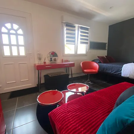 Independant Rdc, Parking Prive & Wi-fi Debit Apartament