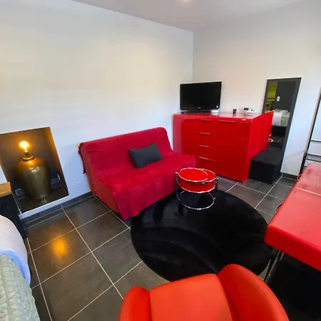 Independant Rdc, Parking Prive & Wi-fi Debit Apartment